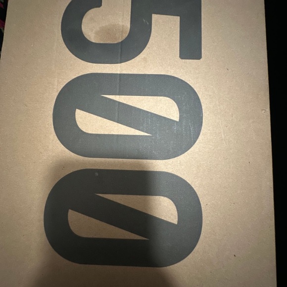 Yeezy 500 - Picture 3 of 6